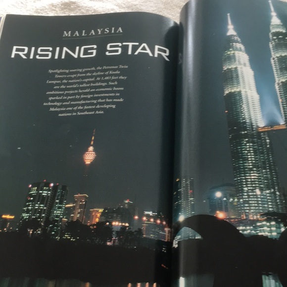 National Geographic Vol. 192 No. 2 August 1997 - Picture 13 of 14